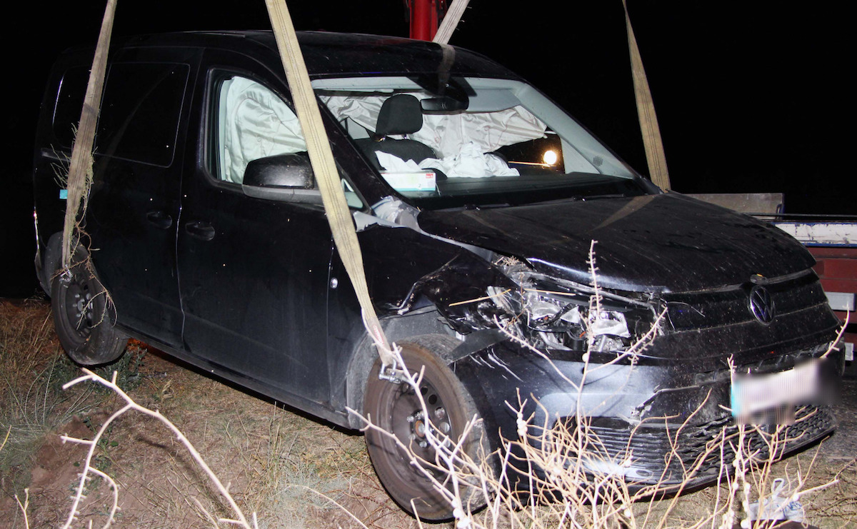 Camionero A La Fuga Invade El Carril Contrario Y Provoca Un Accidente