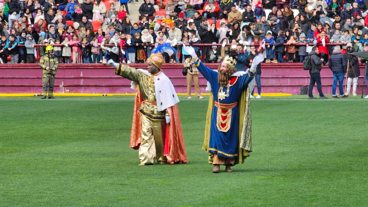 VÍDEO Los Reyes Magos aterrizan su magia en Las Gaunas