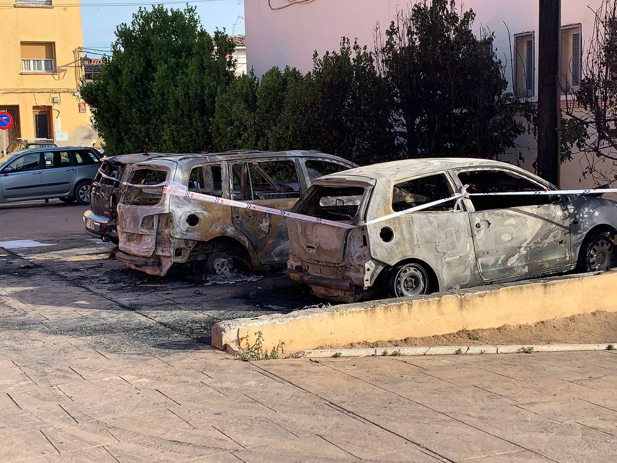 Fuego Y Explosiones En Calahorra Tres Coches Calcinados