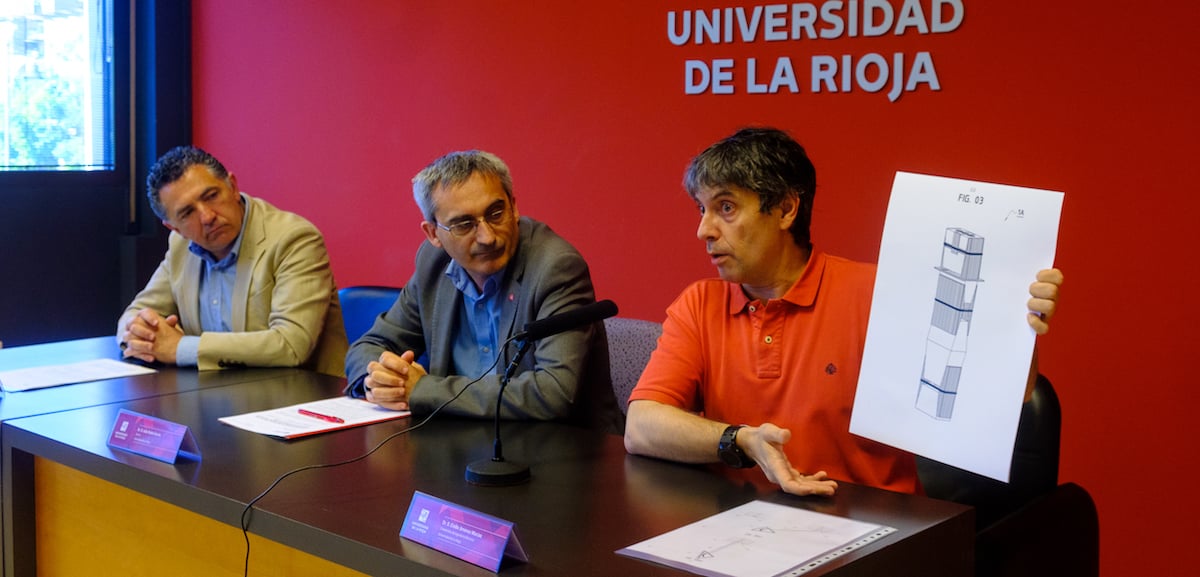 El investigador Emilio Jiménez, el rector de la Universidad de La Rioja y el consejero de Fomento