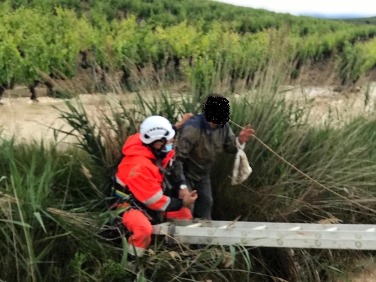 Una riada atrapa a un hombre mientras buscaba caracoles en Oyón