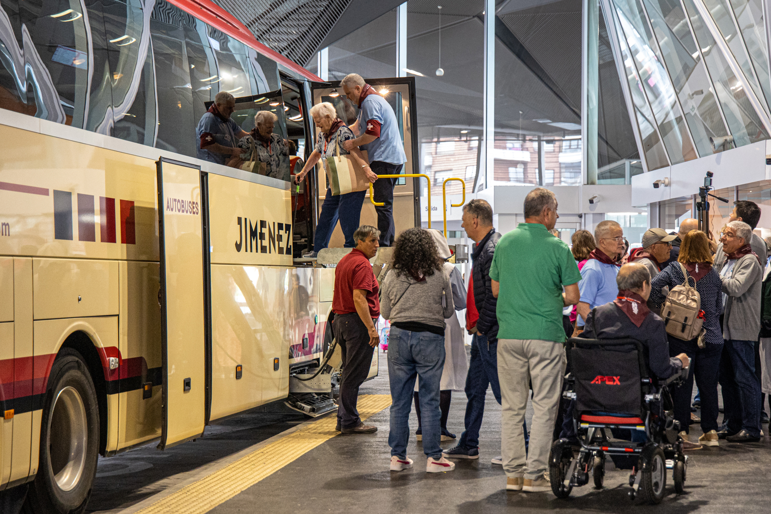 De La Rioja hacia Lourdes: comienza el viaje para 70 peregrinos